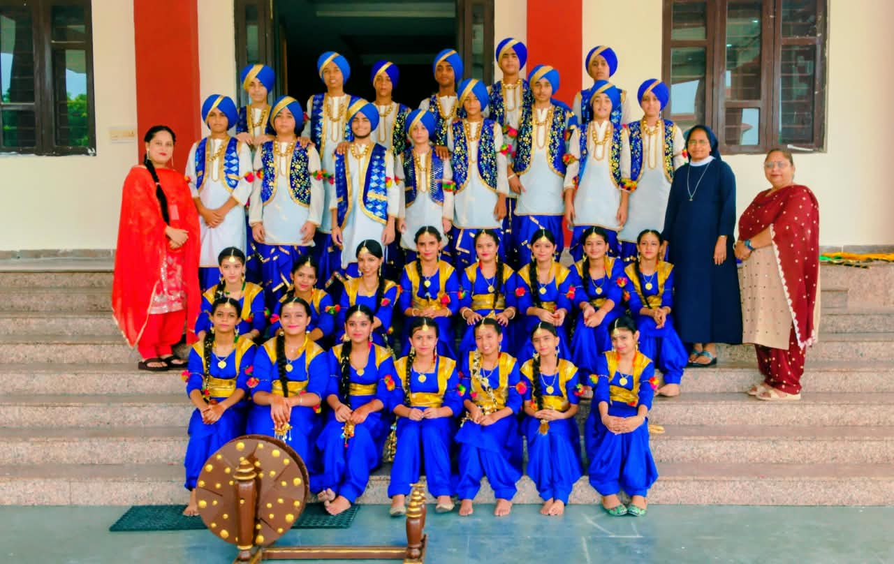 Bhangra Performance at Educators Program, Trinity College